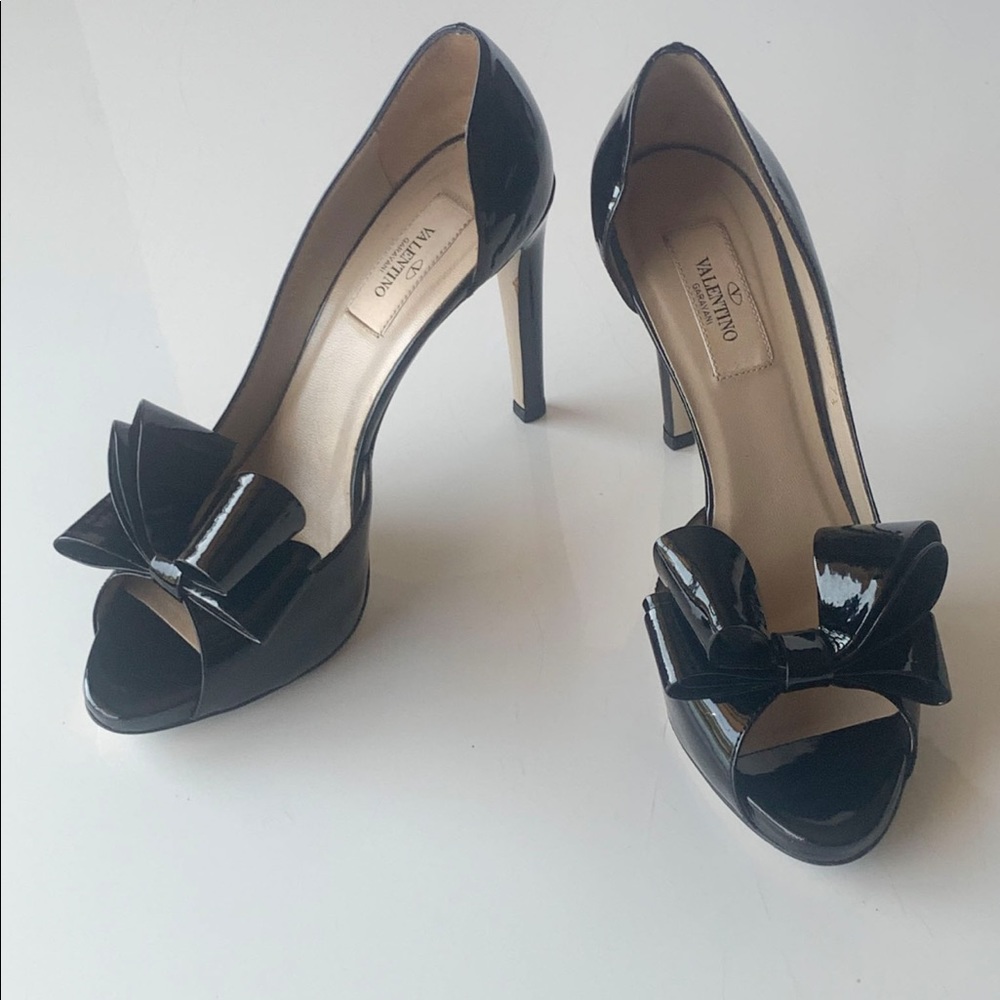 VALENTINO, Patent Leather Bow Accents D'Orsay Pumps - Picture 3 of 8